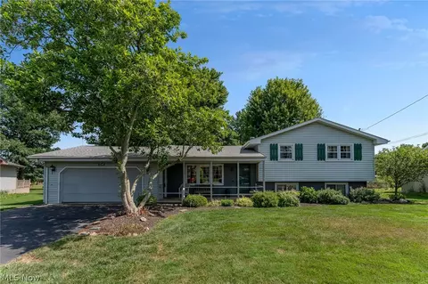 154 Circleview Dr, New Middletown, OH 44442