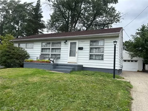 543 Meadow Ln, Cuyahoga Falls, OH 44221