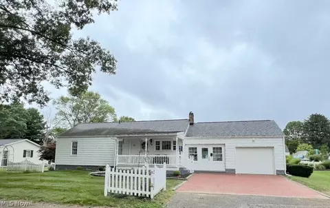 462 4th St NE, New Philadelphia, OH 44663
