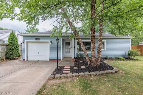 6560 Aylesworth Dr, Parma Heights, OH 44130