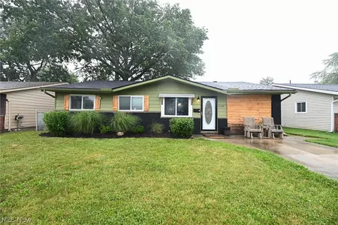 4709 Meadow Ln, Lorain, OH 44055