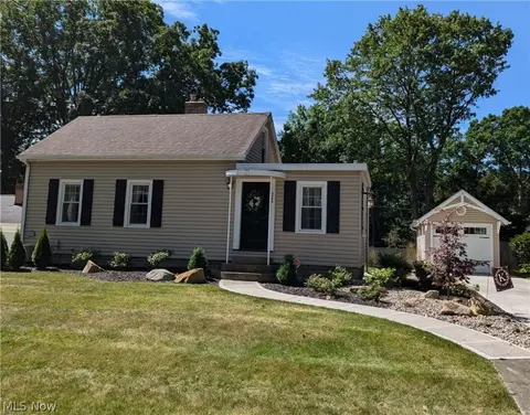 326 Cordelia St SW, North Canton, OH 44720