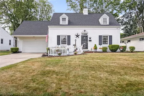 125 Yale Ave, Elyria, OH 44035