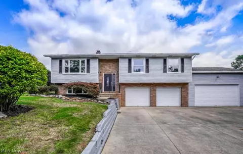 1111 Everbright Dr, Uniontown, OH 44685