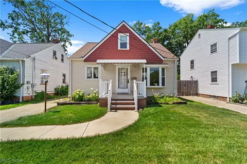 544 Fairway Blvd, Willowick, OH 44095