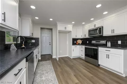 Kitchen - 4855 4th NW, Canton, OH 44708 photo 1 of 2
