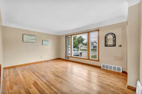 3954 E 365th St E, Willoughby, OH 44094 photo 5