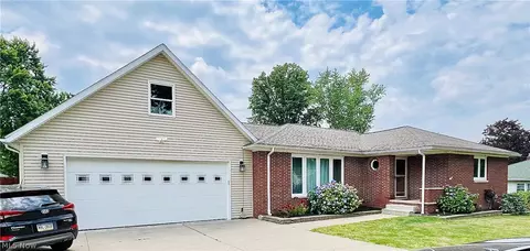 80 E Garwood Dr, Tallmadge, OH 44278