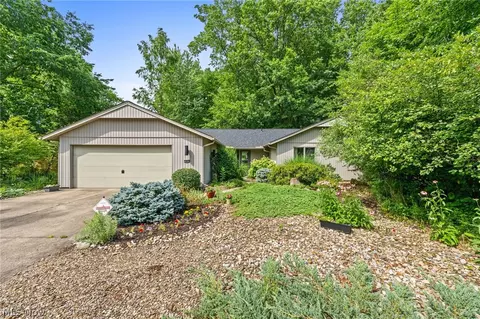 10803 Watercress Rd, Strongsville, OH 44149