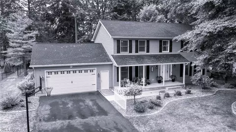 432 Greenbriar Dr, Cortland, OH 44410
