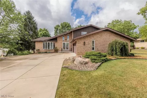 3235 Reckman Ct, North Royalton, OH 44133