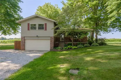 496 Howe Rd, Brimfield, OH 44240