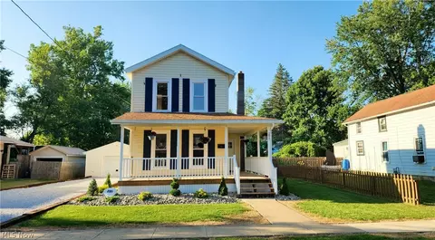 291 Vine St, Geneva, OH 44041