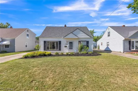 27081 Drakefield Ave, Euclid, OH 44132