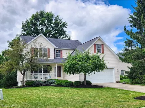 809 Lost Pond Pkwy, Chardon, OH 44024