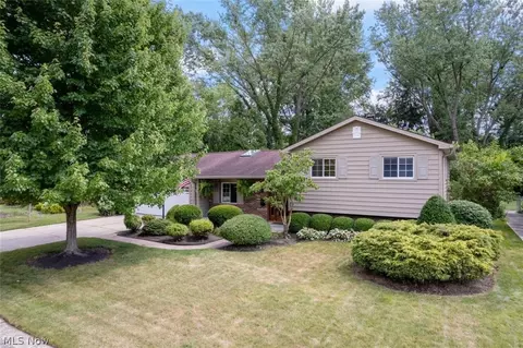 26931 Adele Ln, Olmsted Twp, OH 44138