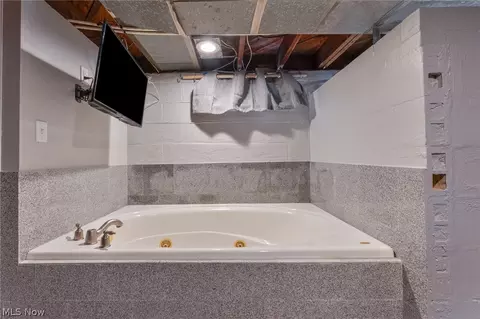 Bath - 7430 Westview Dr, Boardman, OH 44512 photo 4 of 4