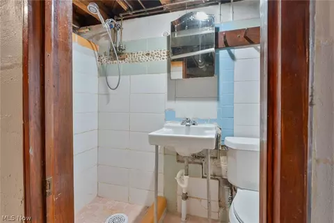 Bath - 7430 Westview Dr, Boardman, OH 44512 photo 3 of 4