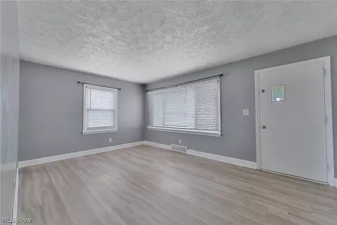 Living - 7430 Westview Dr, Boardman, OH 44512 photo 1 of 2