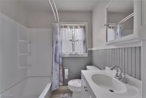 Bath - 7430 Westview Dr, Boardman, OH 44512 photo 1 of 4