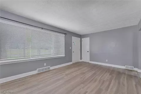 Living - 7430 Westview Dr, Boardman, OH 44512 photo 2 of 2