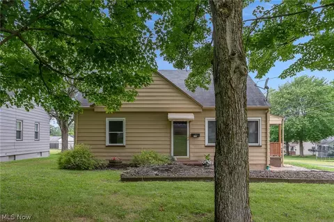 7430 Westview Dr, Boardman, OH 44512