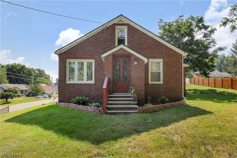 9880 Bellhaven Ave NW, Uniontown, OH 44685