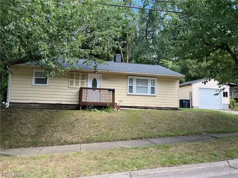 1363 Tioga Ave, Akron, OH 44305