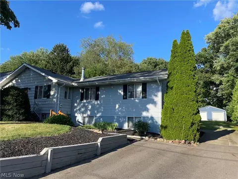 1585 Hyde Park Ave, Akron, OH 44310