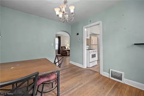Entry Way - 146 Baker St, Berea, OH 44017 photo 5 of 5