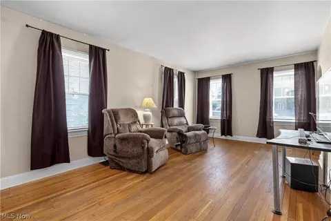 Living - 146 Baker St, Berea, OH 44017 photo 2 of 4