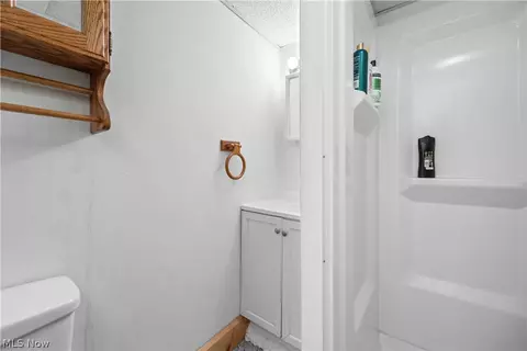 Bath - 146 Baker St, Berea, OH 44017 photo 2 of 2