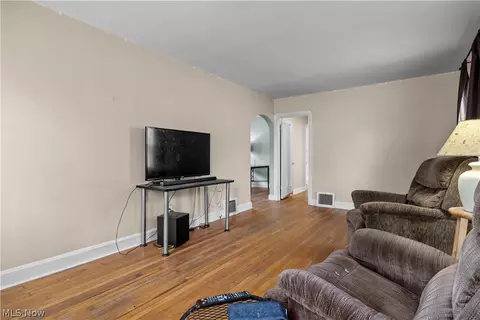 Living - 146 Baker St, Berea, OH 44017 photo 1 of 4