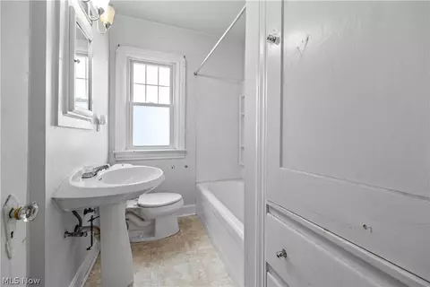 Bath - 146 Baker St, Berea, OH 44017 photo 1 of 2
