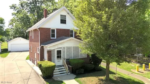 1937 High St, Cuyahoga Falls, OH 44221