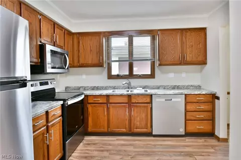 Kitchen - 7357 Eisenhower Dr #1, Boardman, OH 44512 photo 4 of 4