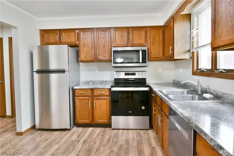 Kitchen - 7357 Eisenhower Dr #1, Boardman, OH 44512 photo 2 of 4