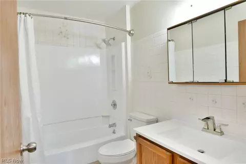 Bath - 7357 Eisenhower Dr #1, Boardman, OH 44512 photo 1 of 4