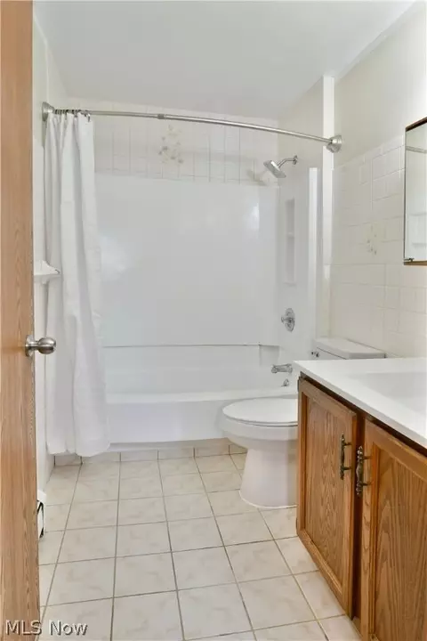 Bath - 7357 Eisenhower Dr #1, Boardman, OH 44512 photo 2 of 4