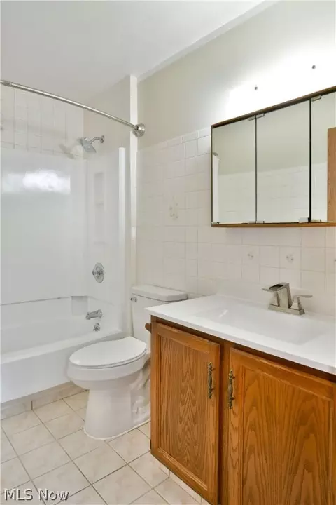 Bath - 7357 Eisenhower Dr #1, Boardman, OH 44512 photo 3 of 4