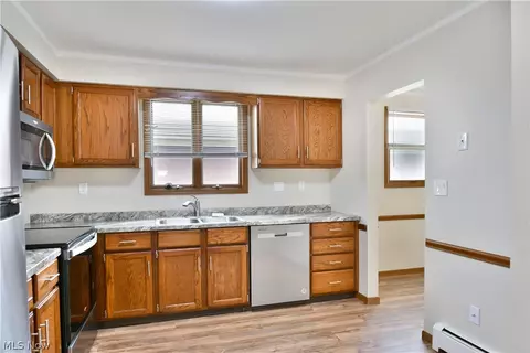 Kitchen - 7357 Eisenhower Dr #1, Boardman, OH 44512 photo 3 of 4