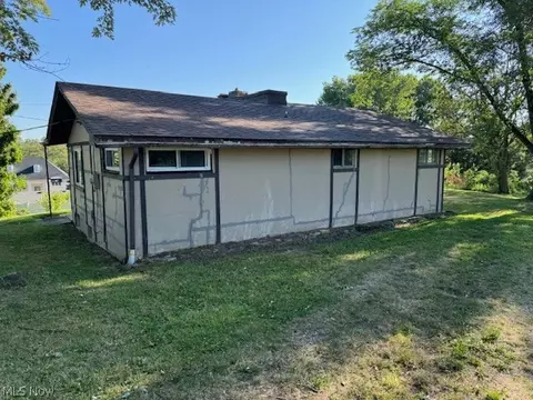 554 R Canton Rd, Wintersville, OH 43953