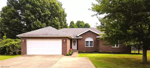 527 Valley Manor Ln, Williamstown, WV 26187