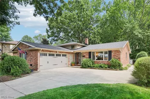 5485 W 227th St, Fairview Park, OH 44126