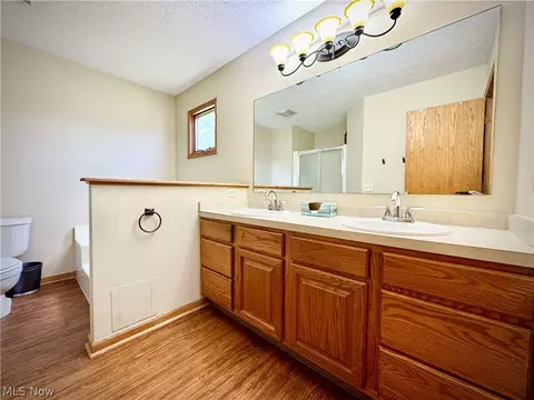 Bath - 4806 Kelly Ave, Rootstown, OH 44272 photo 2 of 4
