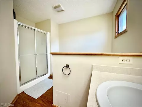 Bath - 4806 Kelly Ave, Rootstown, OH 44272 photo 3 of 4