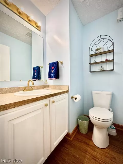 Bath - 4806 Kelly Ave, Rootstown, OH 44272 photo 1 of 4