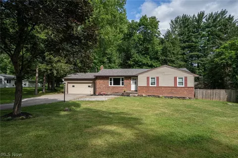 4603 Hopkins Rd, Youngstown, OH 44511
