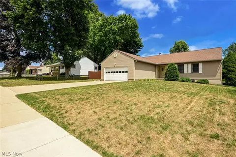 787 Bridge Rd, Akron, OH 44312