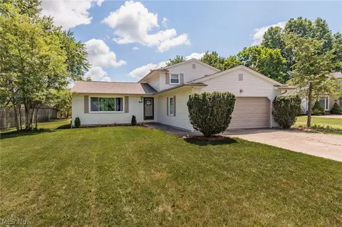 8623 Oxford Dr, Strongsville, OH 44149
